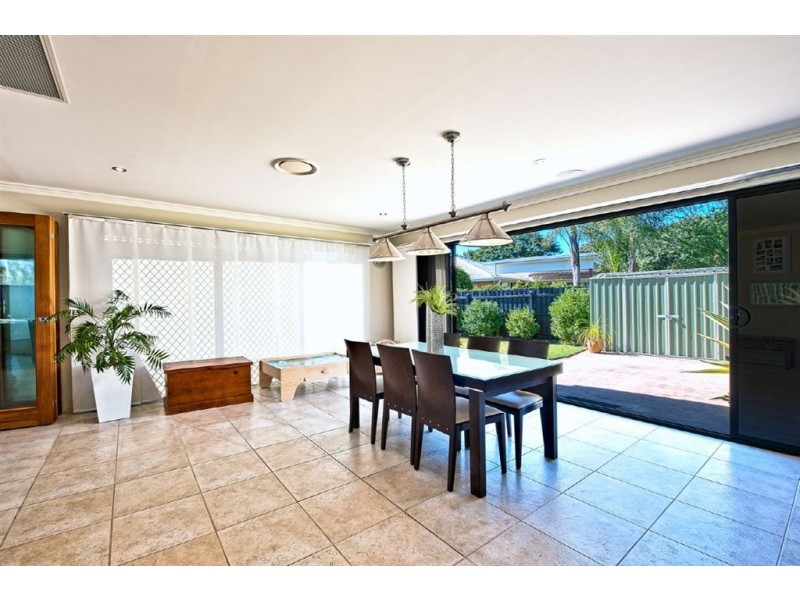 10 Saxonvale Terrace, Mermaid Waters QLD 4218