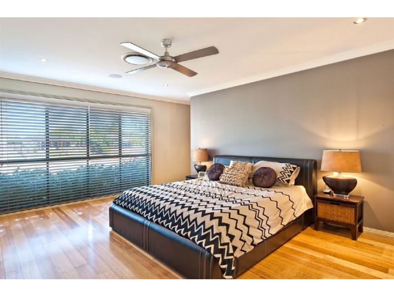 10 Saxonvale Terrace, Mermaid Waters QLD 4218