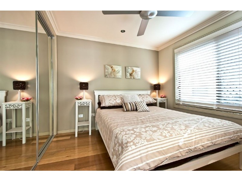 10 Saxonvale Terrace, Mermaid Waters QLD 4218