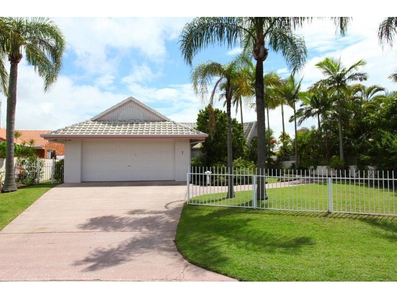 7 Drayton Terrace, Mermaid Waters QLD 4218