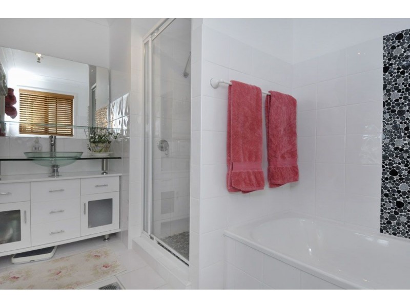 23 Long Island Court, Mermaid Waters QLD 4218