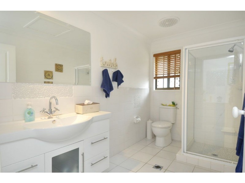 23 Long Island Court, Mermaid Waters QLD 4218