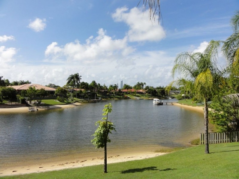 17/14 Dunlop Court, Mermaid Waters QLD 4218