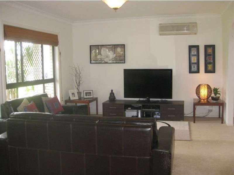 15 Oriana Drive, Mermaid Waters QLD 4218