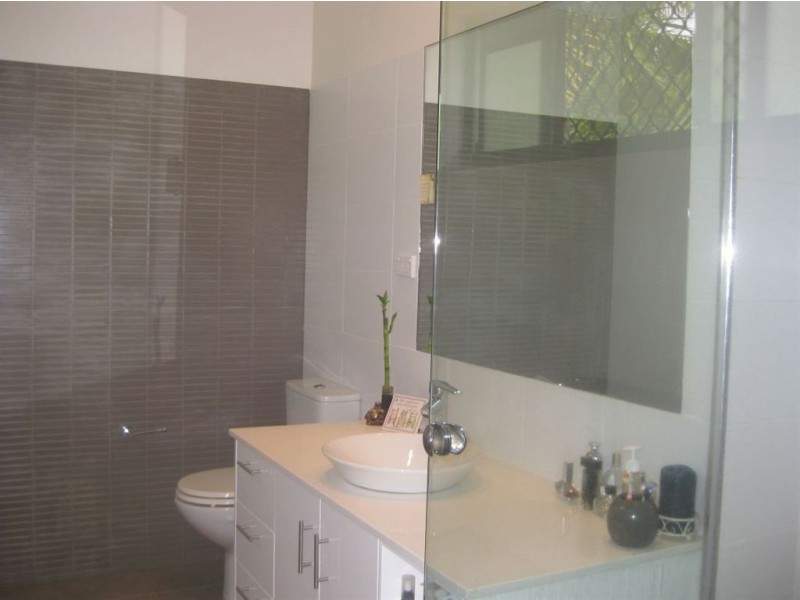 15 Oriana Drive, Mermaid Waters QLD 4218