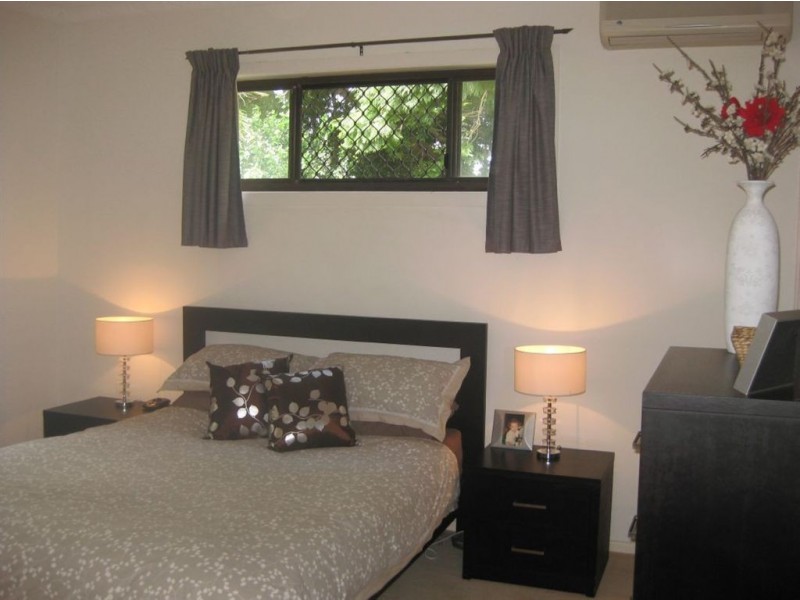 15 Oriana Drive, Mermaid Waters QLD 4218