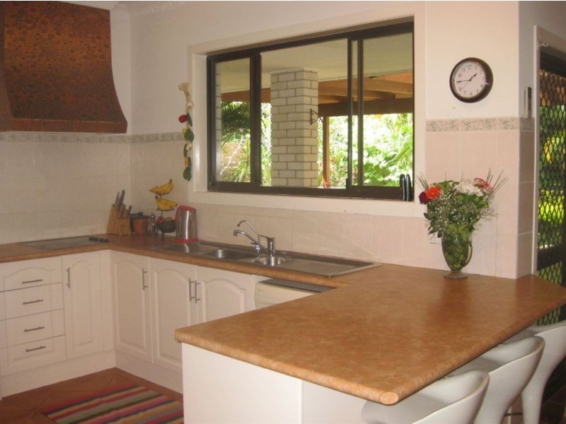 15 Oriana Drive, Mermaid Waters QLD 4218