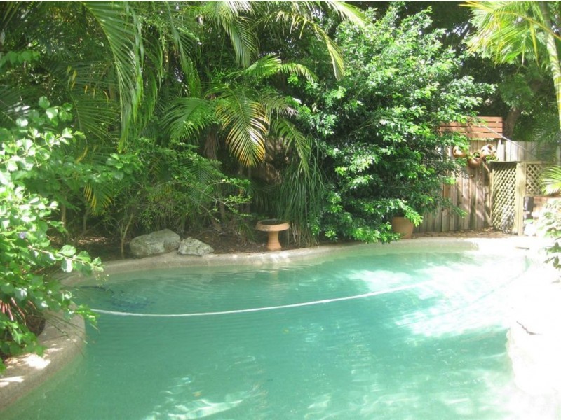 15 Oriana Drive, Mermaid Waters QLD 4218