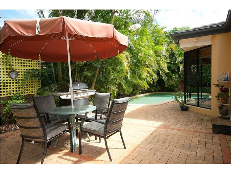 14 Cleland Crescent, Broadbeach Waters QLD 4218
