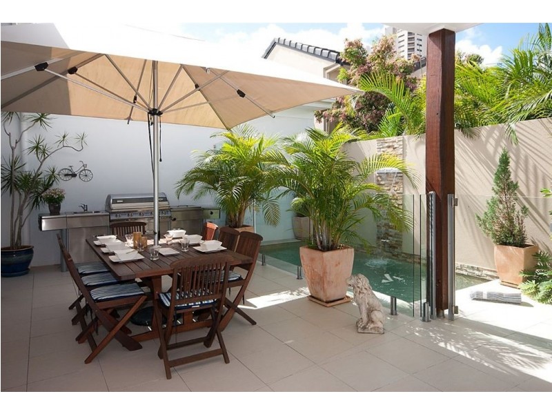 2/4 Cedar Court, Burleigh Heads QLD 4220