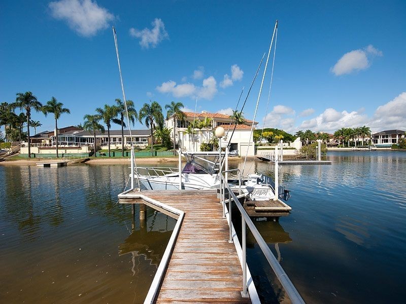 337 Monaco Street, Broadbeach Waters QLD 4218