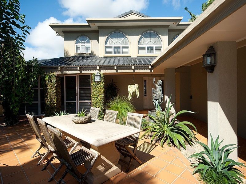 337 Monaco Street, Broadbeach Waters QLD 4218