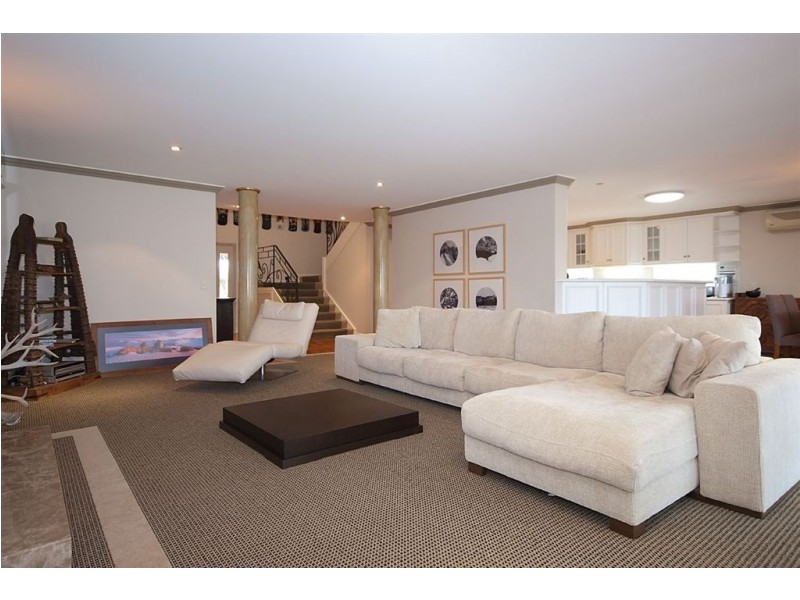 337 Monaco Street, Broadbeach Waters QLD 4218