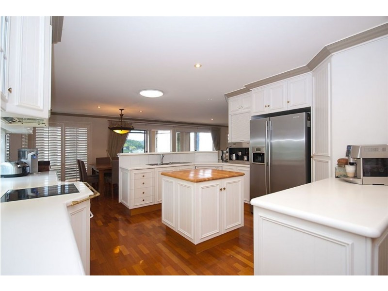 337 Monaco Street, Broadbeach Waters QLD 4218