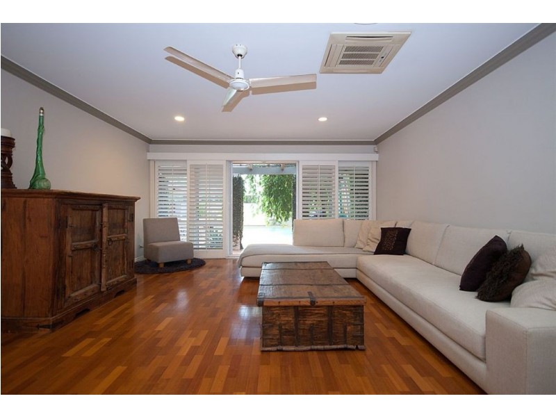 337 Monaco Street, Broadbeach Waters QLD 4218