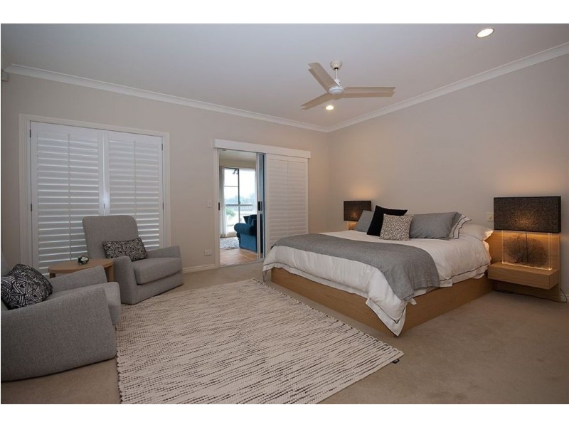 337 Monaco Street, Broadbeach Waters QLD 4218