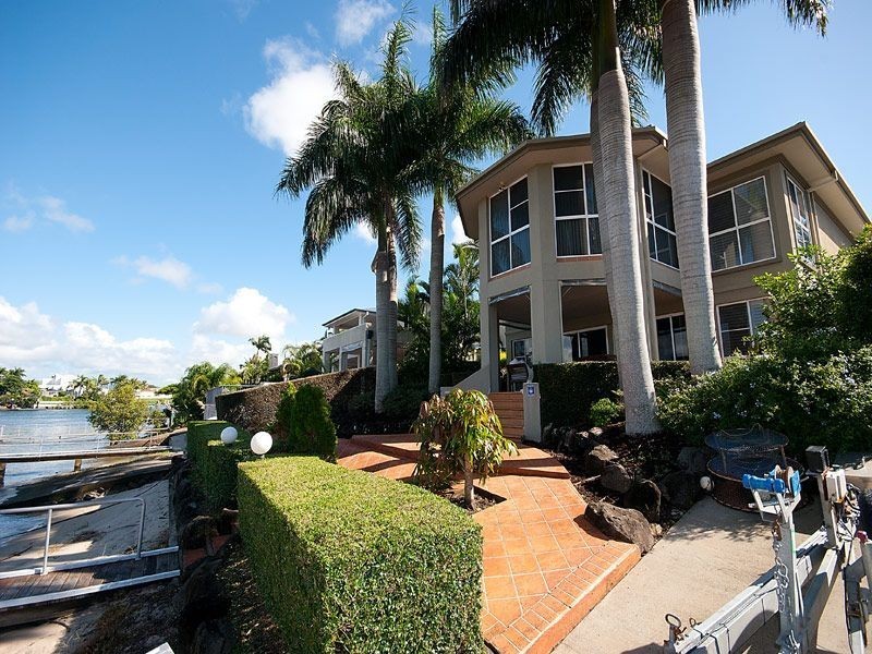 337 Monaco Street, Broadbeach Waters QLD 4218