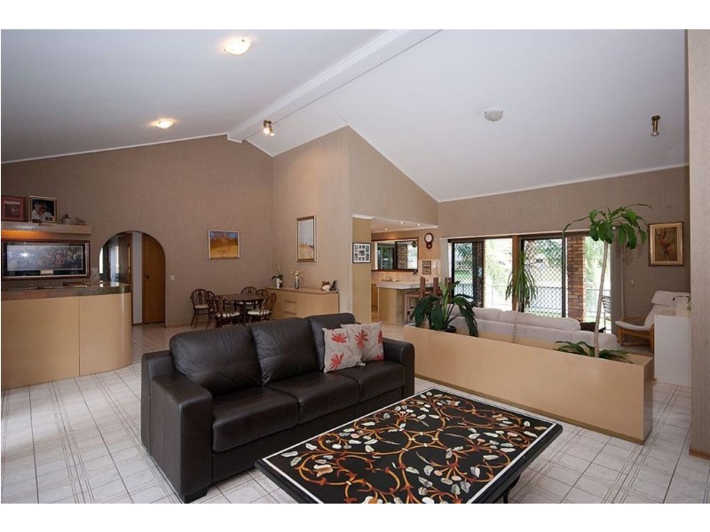 52 Avanti Street, Mermaid Waters QLD 4218