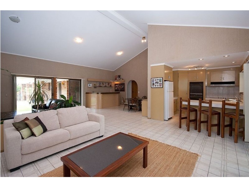 52 Avanti Street, Mermaid Waters QLD 4218