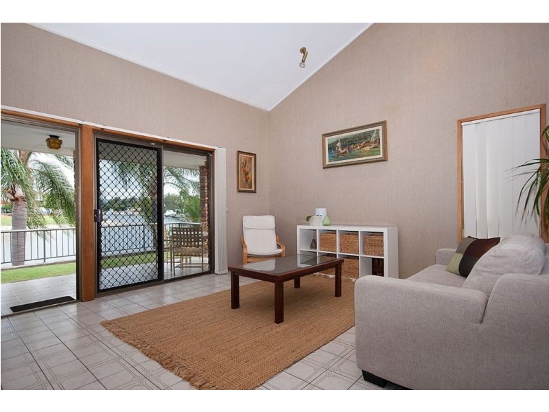 52 Avanti Street, Mermaid Waters QLD 4218