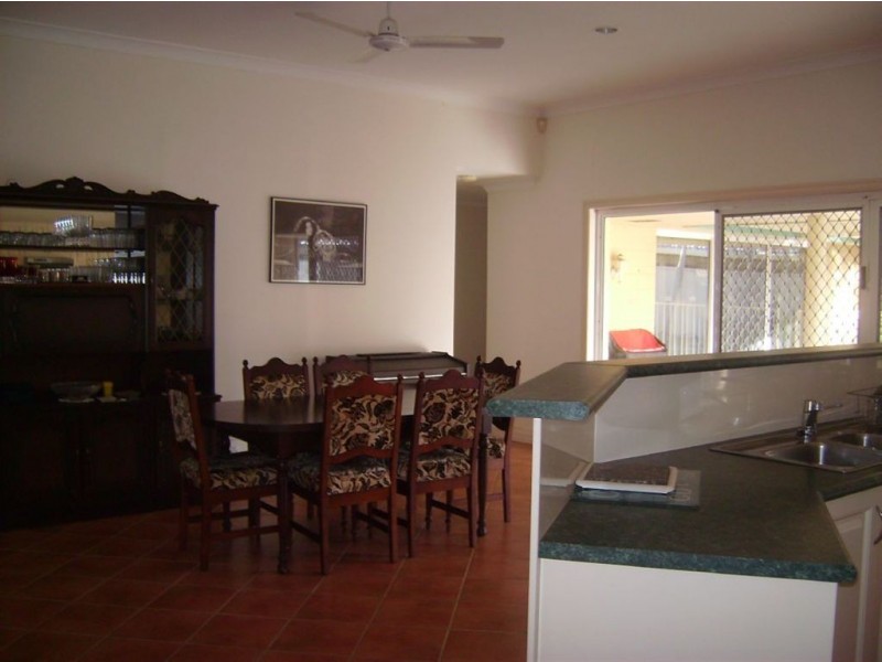 18 Karabella Court, Mermaid Waters QLD 4218