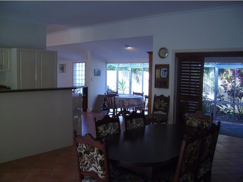 18 Karabella Court, Mermaid Waters QLD 4218