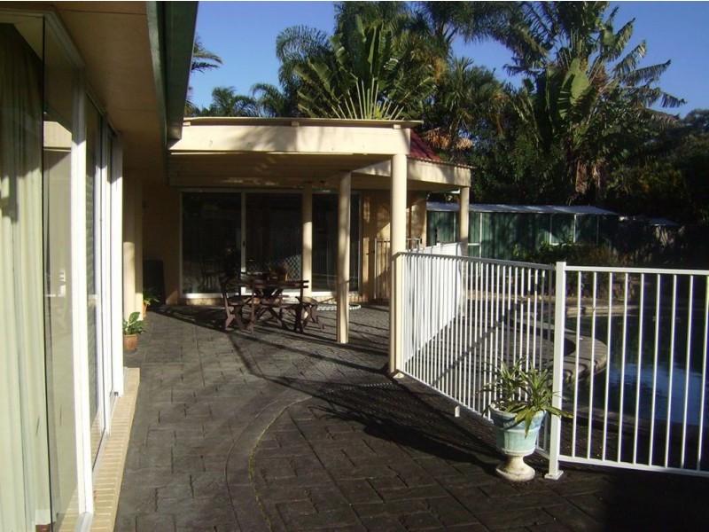 18 Karabella Court, Mermaid Waters QLD 4218