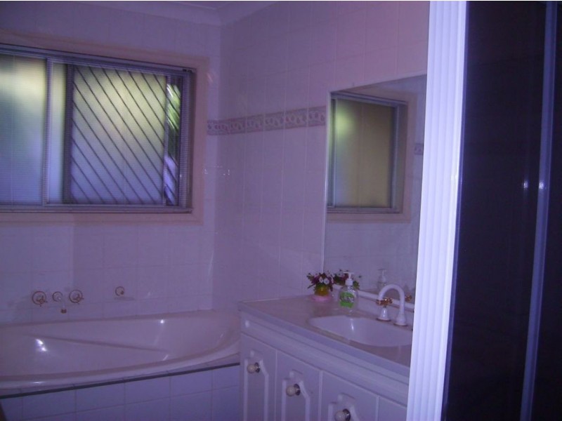 18 Karabella Court, Mermaid Waters QLD 4218