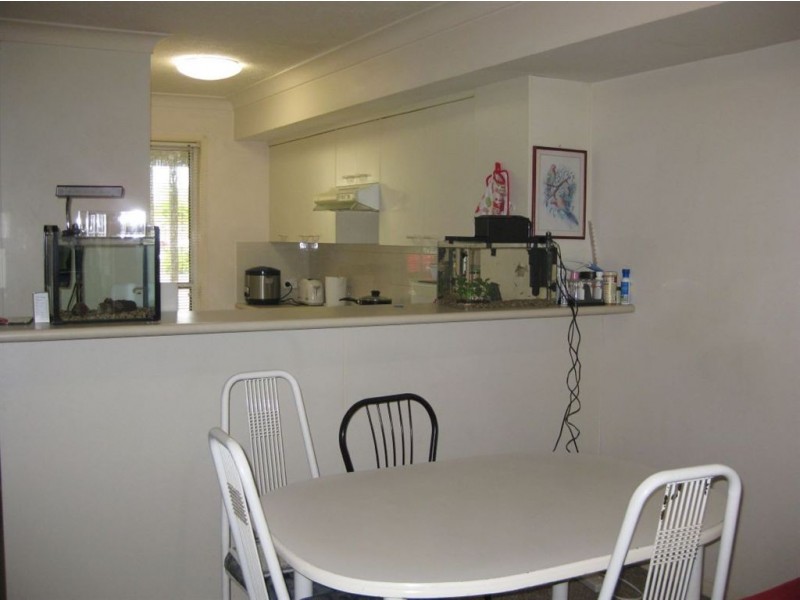 8/215 Cottesloe Drive, Mermaid Waters QLD 4218