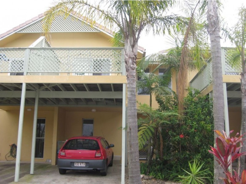 8/215 Cottesloe Drive, Mermaid Waters QLD 4218
