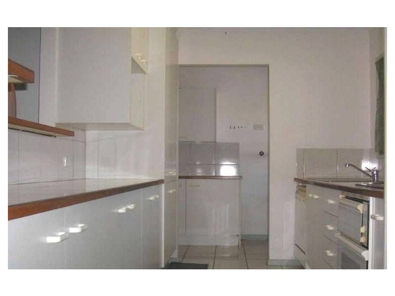 100 Sunshine Boulevard, Mermaid Waters QLD 4218