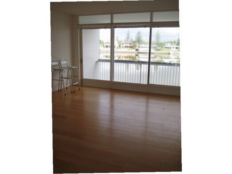 4/4 Holborow Close, Surfers Paradise QLD 4217