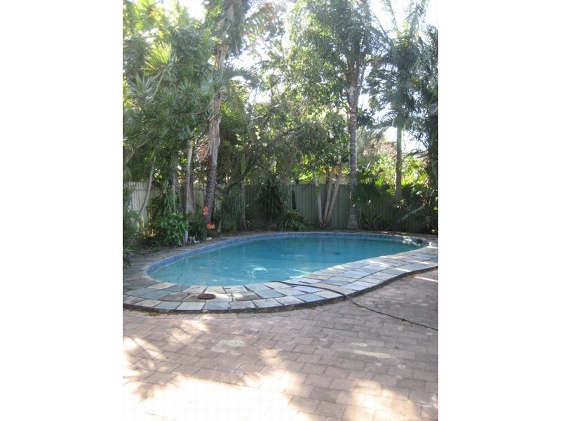 16 Adams Avenue, Miami QLD 4220