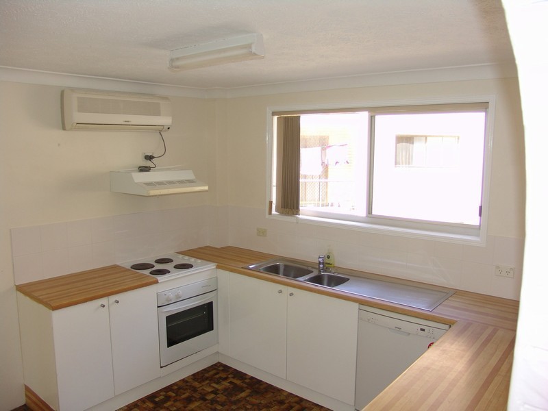 2/45 Britannia Avenue, Broadbeach QLD 4218