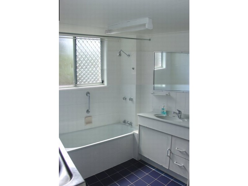 2/45 Britannia Avenue, Broadbeach QLD 4218