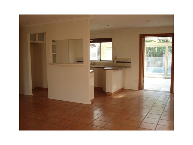 71 Savoy Drive, Broadbeach Waters QLD 4218