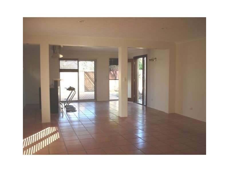 71 Savoy Drive, Broadbeach Waters QLD 4218