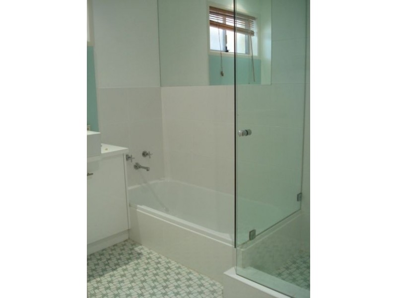 71 Savoy Drive, Broadbeach Waters QLD 4218