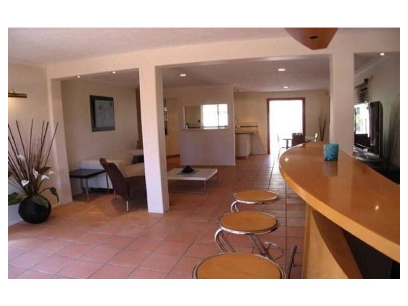 71 Savoy Drive, Broadbeach Waters QLD 4218