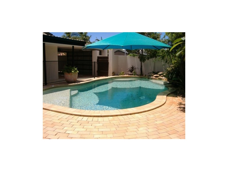 19 Maureen Court, Broadbeach Waters QLD 4218