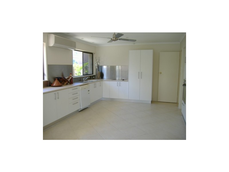 19 Maureen Court, Broadbeach Waters QLD 4218