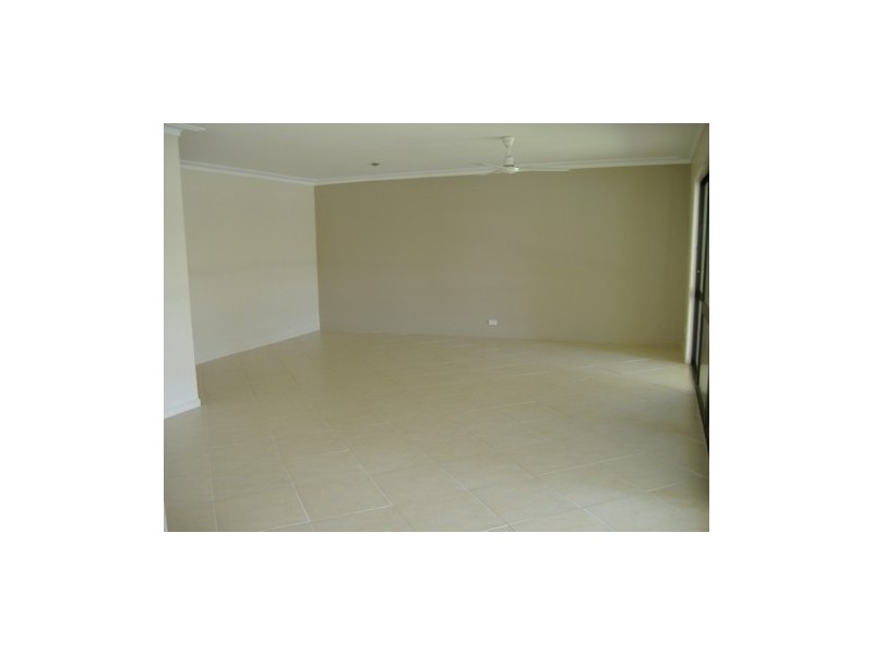 19 Maureen Court, Broadbeach Waters QLD 4218