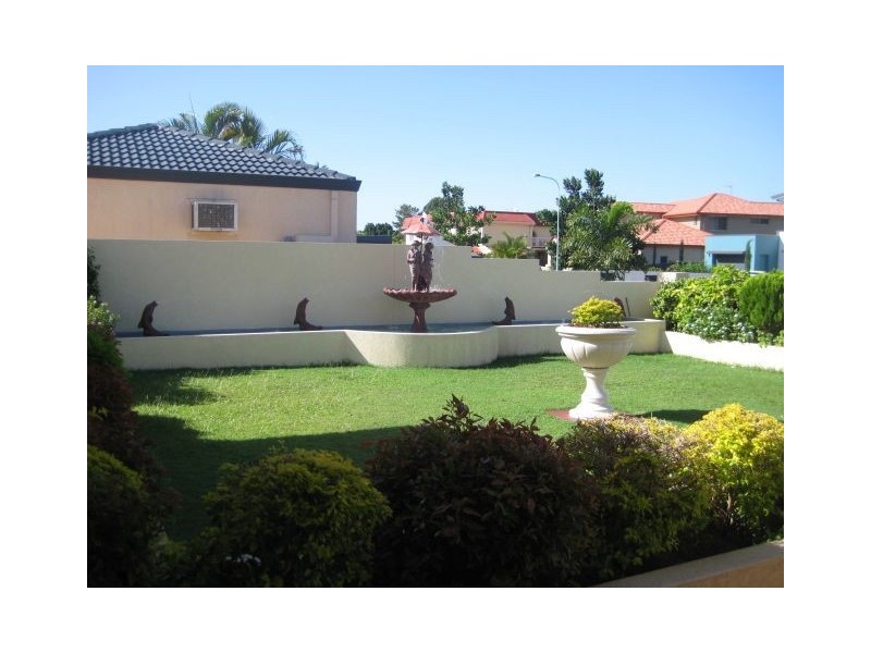 379 Rio Vista Blvd, Mermaid Waters QLD 4218