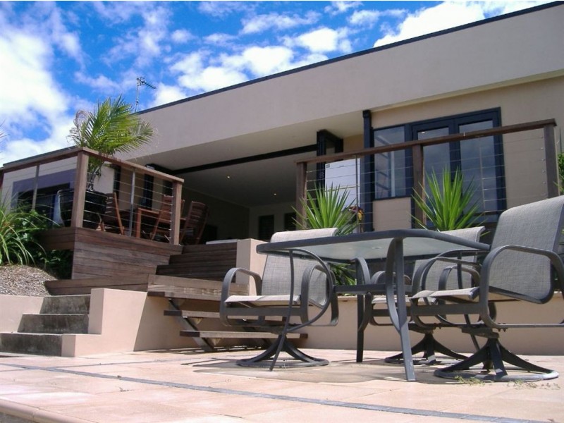 16 Pasadena Court, Broadbeach Waters QLD 4218