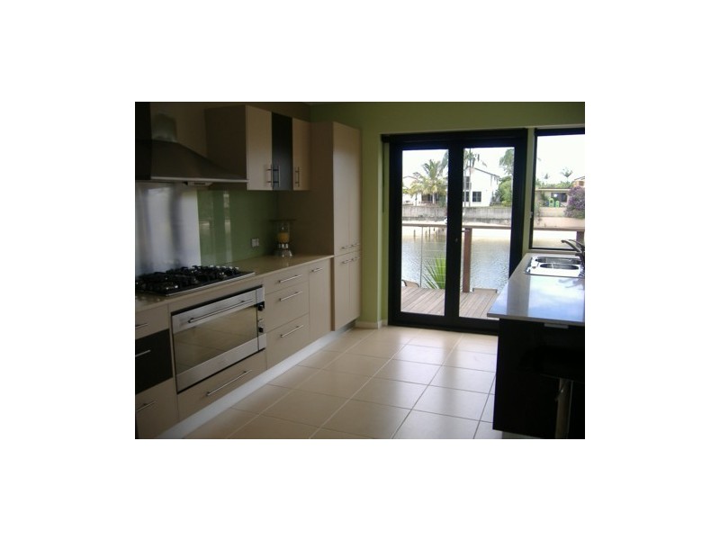 16 Pasadena Court, Broadbeach Waters QLD 4218