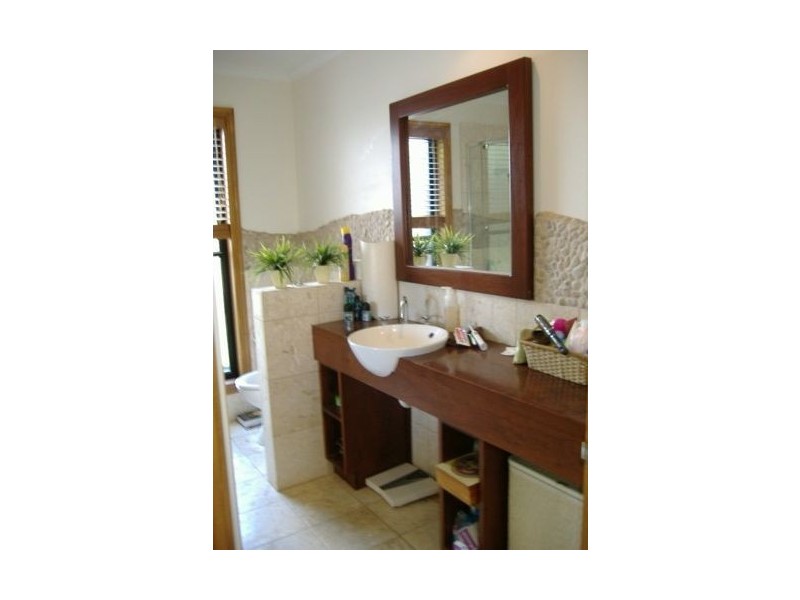 16 Pasadena Court, Broadbeach Waters QLD 4218