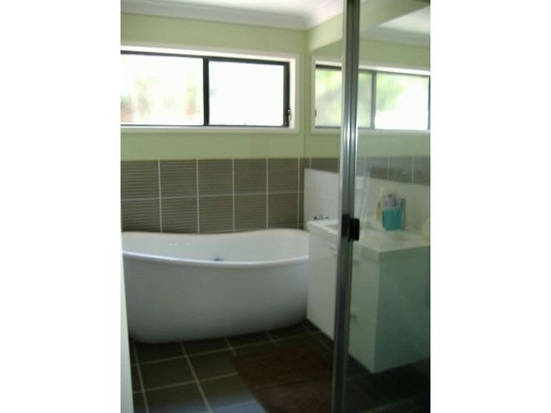 16 Pasadena Court, Broadbeach Waters QLD 4218