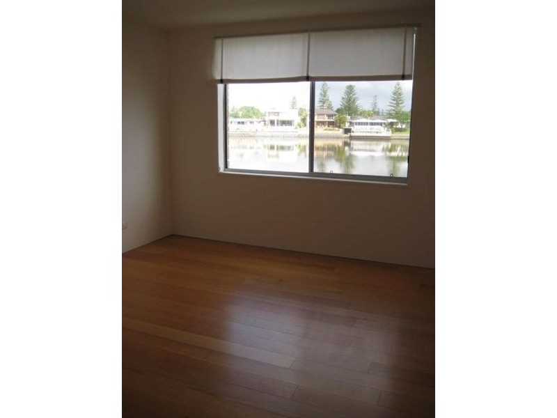 5/4 Holborow Close, Surfers Paradise QLD 4217