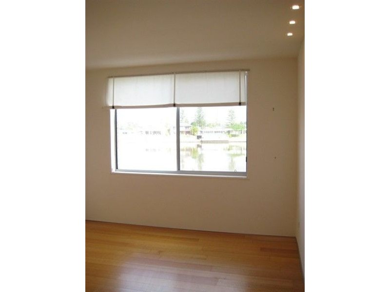 5/4 Holborow Close, Surfers Paradise QLD 4217