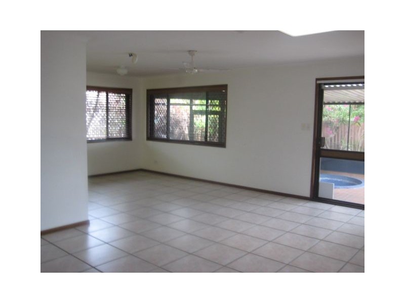 5 Verdichio Avenue, Mermaid Waters QLD 4218